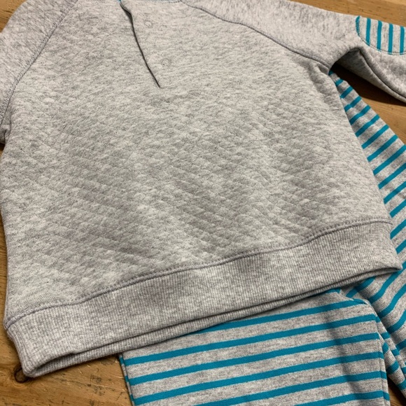 Adorable sweat outfit with car 🚗 appliqué - Picture 8 of 8